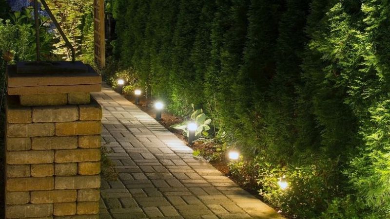 caminho de jardim iluminado